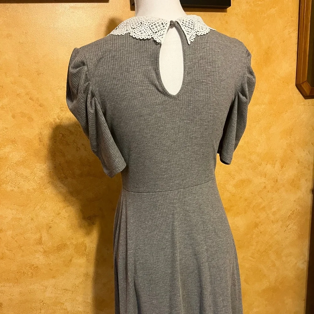Francesca Collared Grey Short Sleeve Dress - Size Medium - Picture 3 of 5